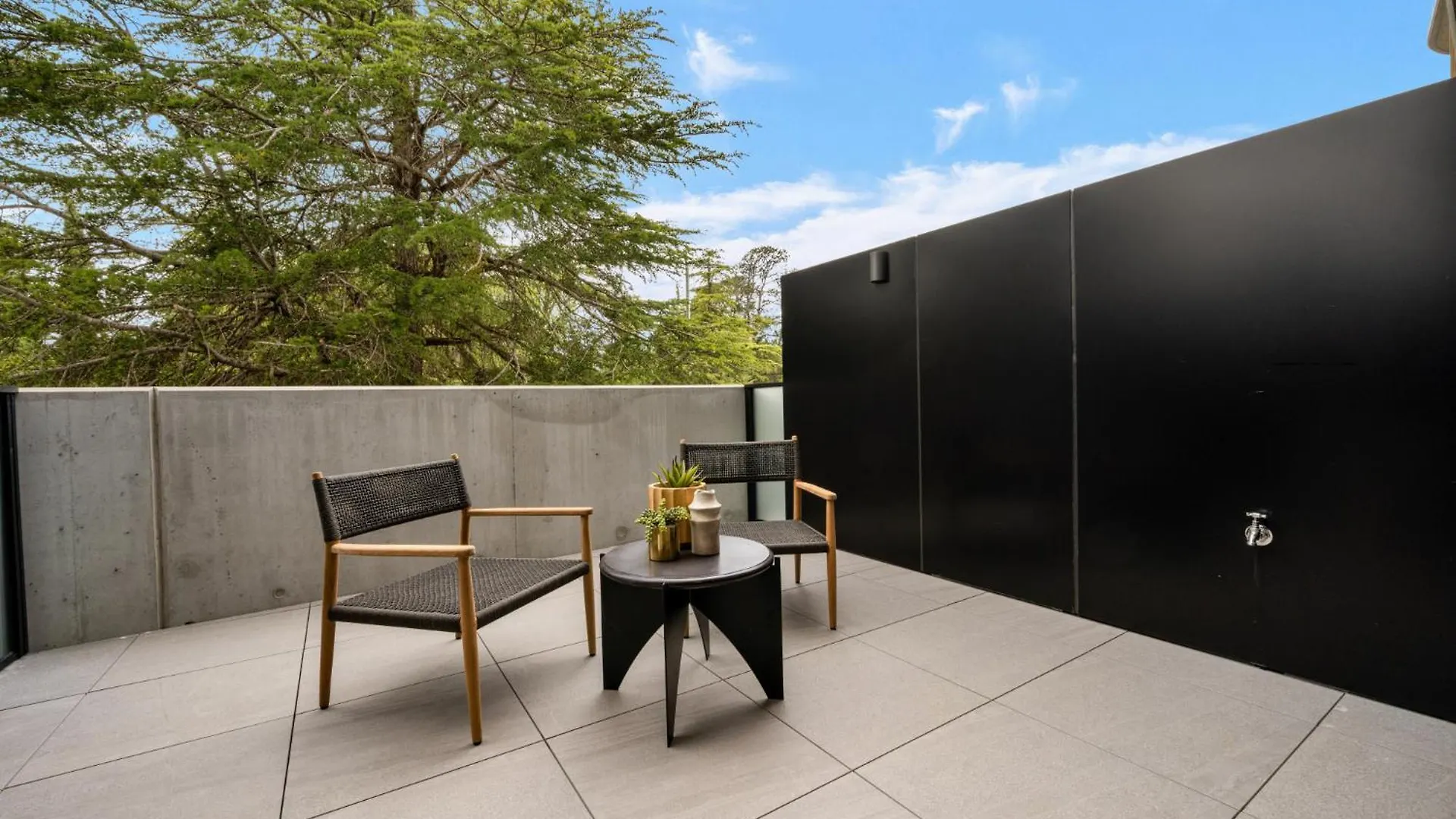 Braddon Studio With Parking & Bbq Canberra Apartment